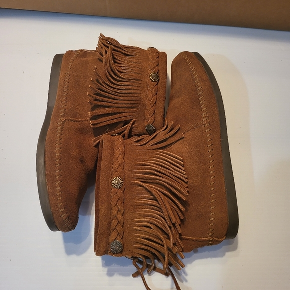 Vintage Minnetonka Ladies size 6.5 Fringe Suede Moccasins Concho Boots - Picture 5 of 8